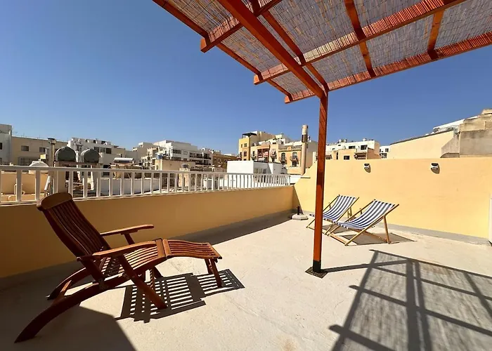 Penthouse With Large Terrace דירה